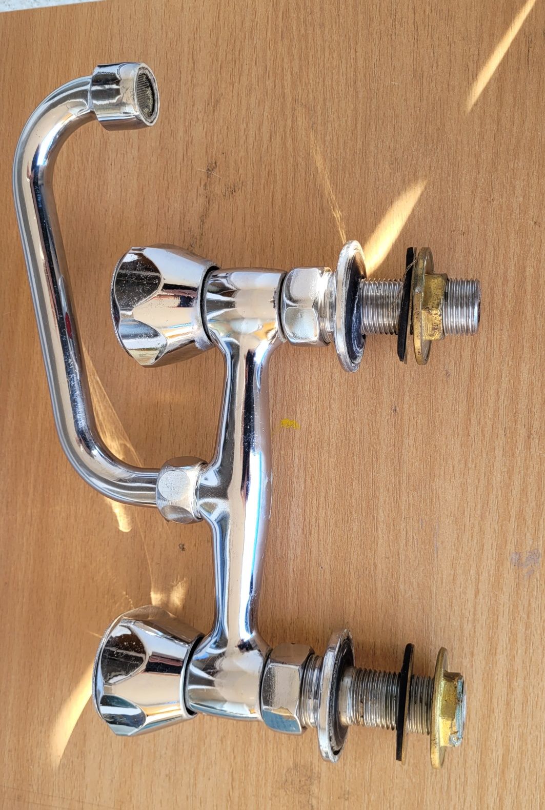 Stara bateria retro pionowego mocowania