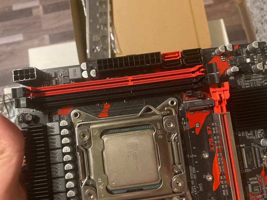 Ціна за 2 з процесорами Продаю робочі материнські плати X79-VG2 та Mac