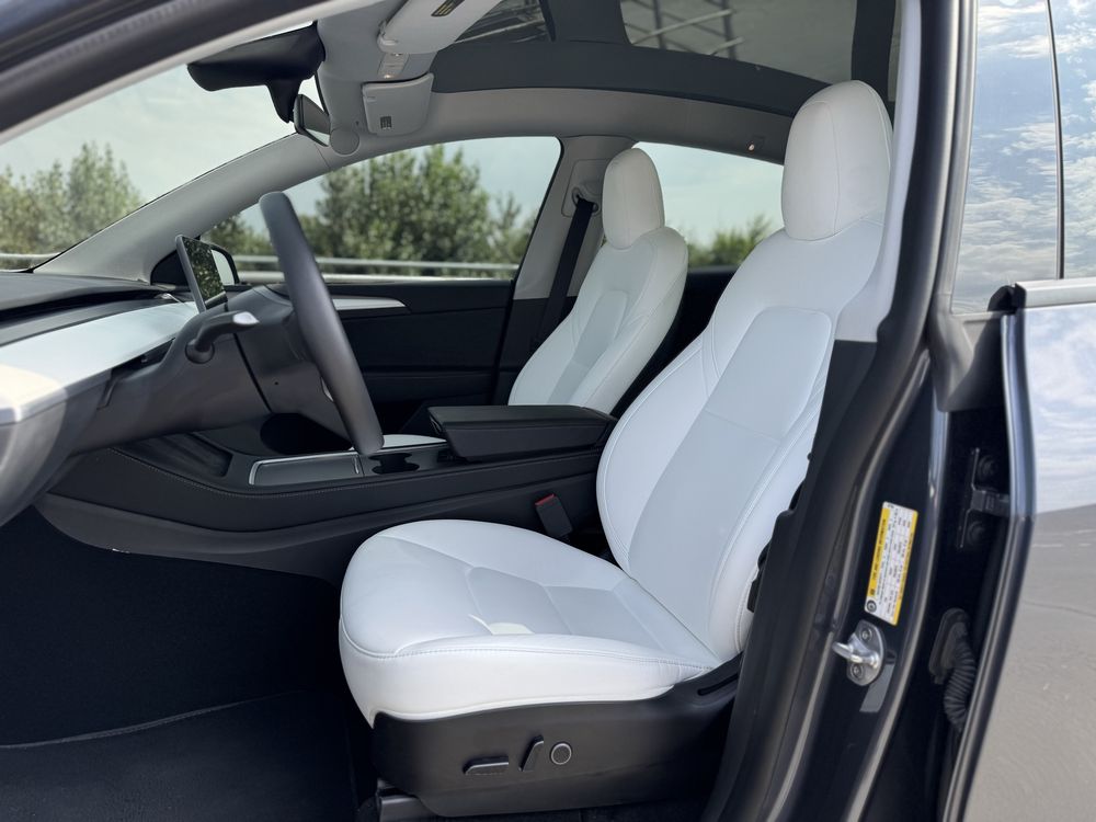 Tesla Model Y Long Range Dual Motor 2022 року, 82кВт, 28т.км.
