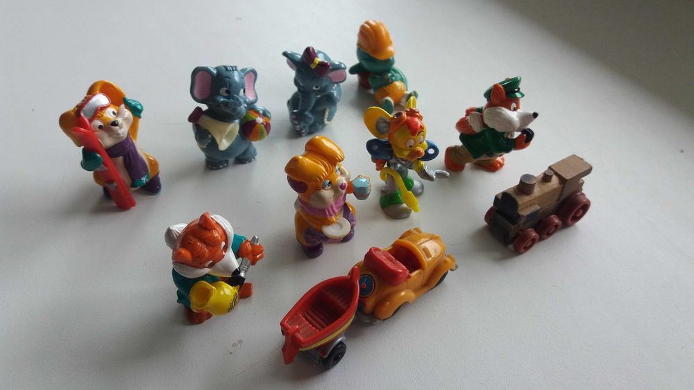 Іграшки фігурки Kinder