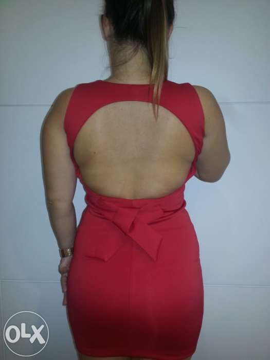 Vestido vermelho, sem costas S