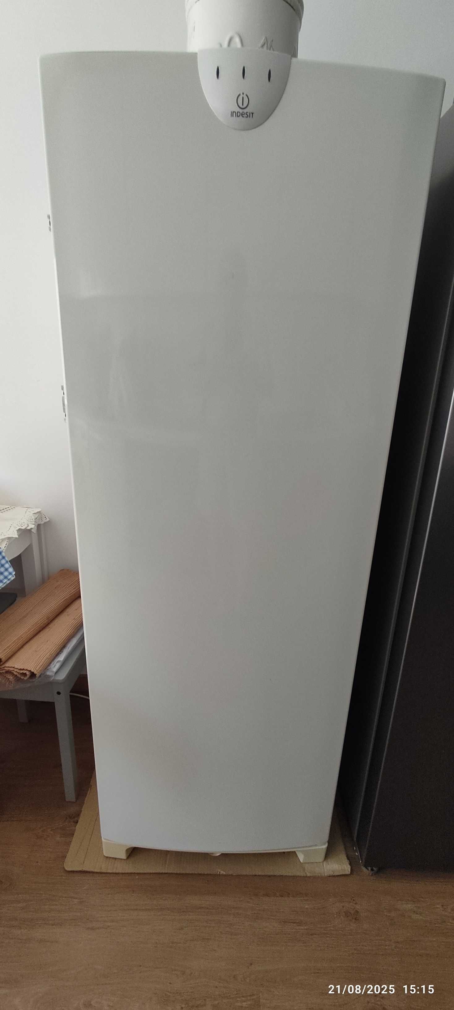 Arca congeladora INDESIT