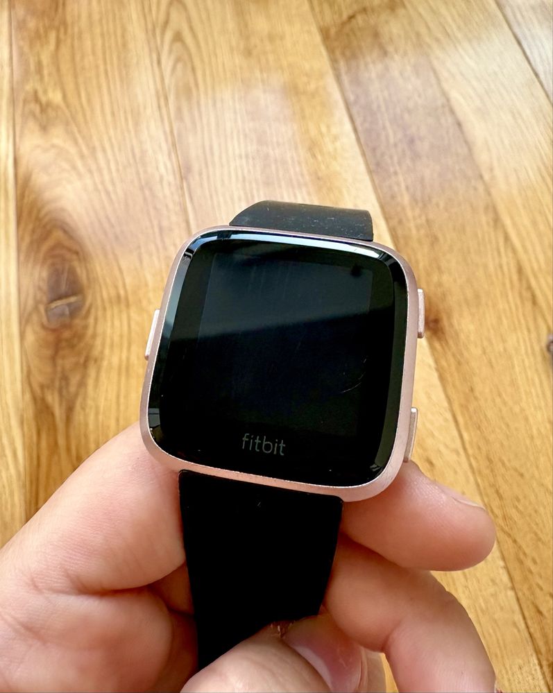 Conjunto Fitbit Versa 1 rose gold + carregador + 6 pulseiras