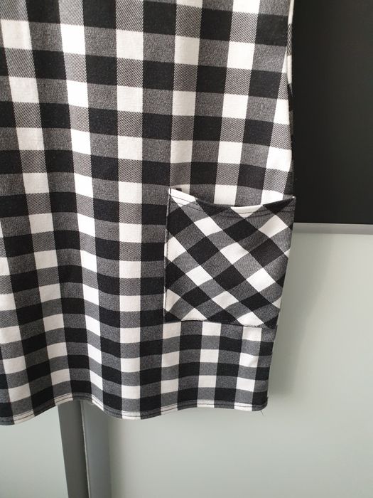 Sukienka w kratkę czarno biała