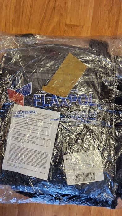 Sprzedam ubranie robocze antyelektrostatyczne nowe.