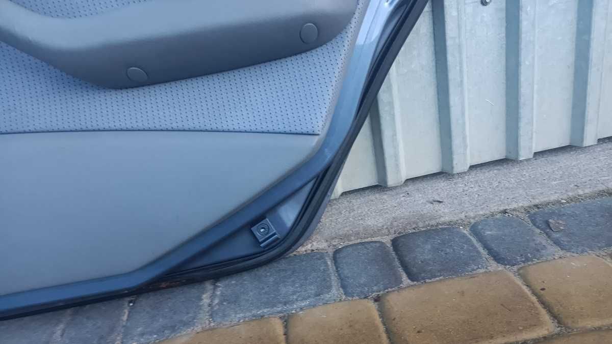 Kompletne drzwi prawe tylne BMW E46 sedan kolor STAHLBLAU METALLIC