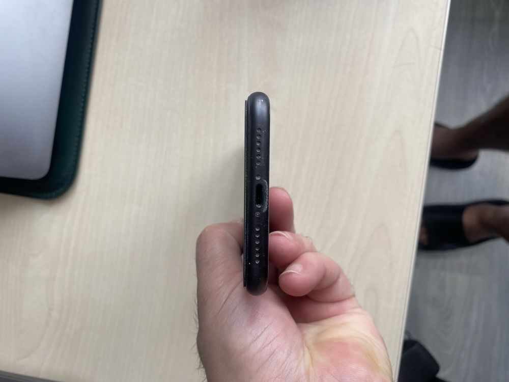 Продам IPhone 11 128g