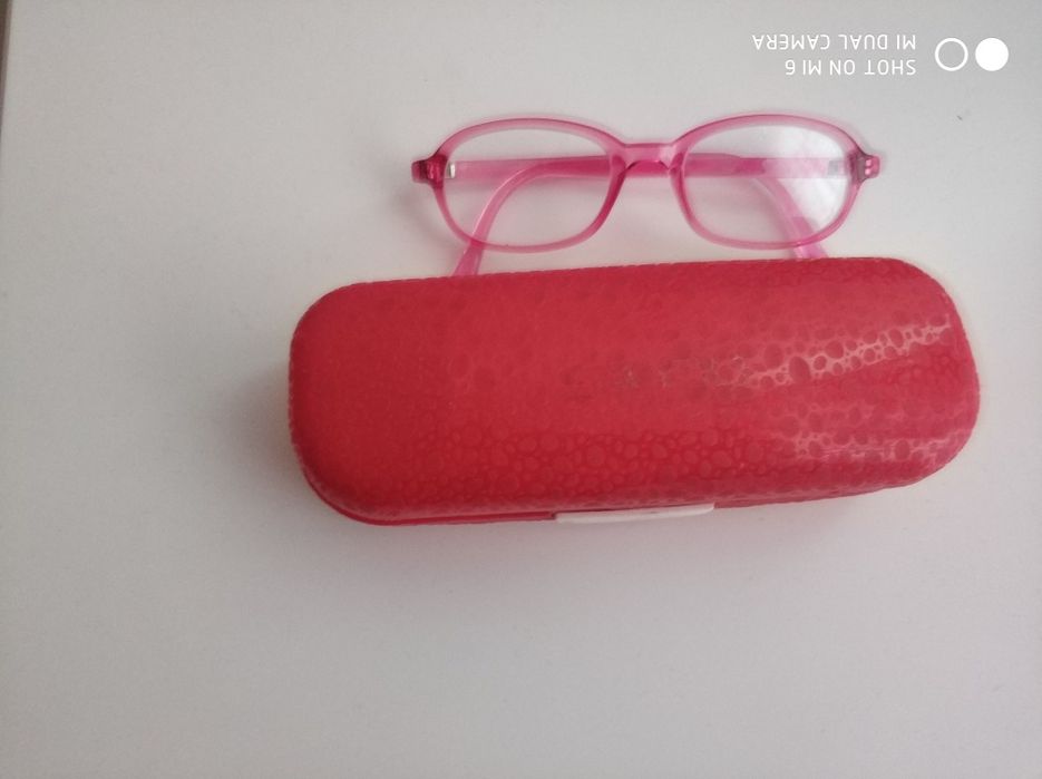 Óculos com lentes com graduação de 0,5. novos