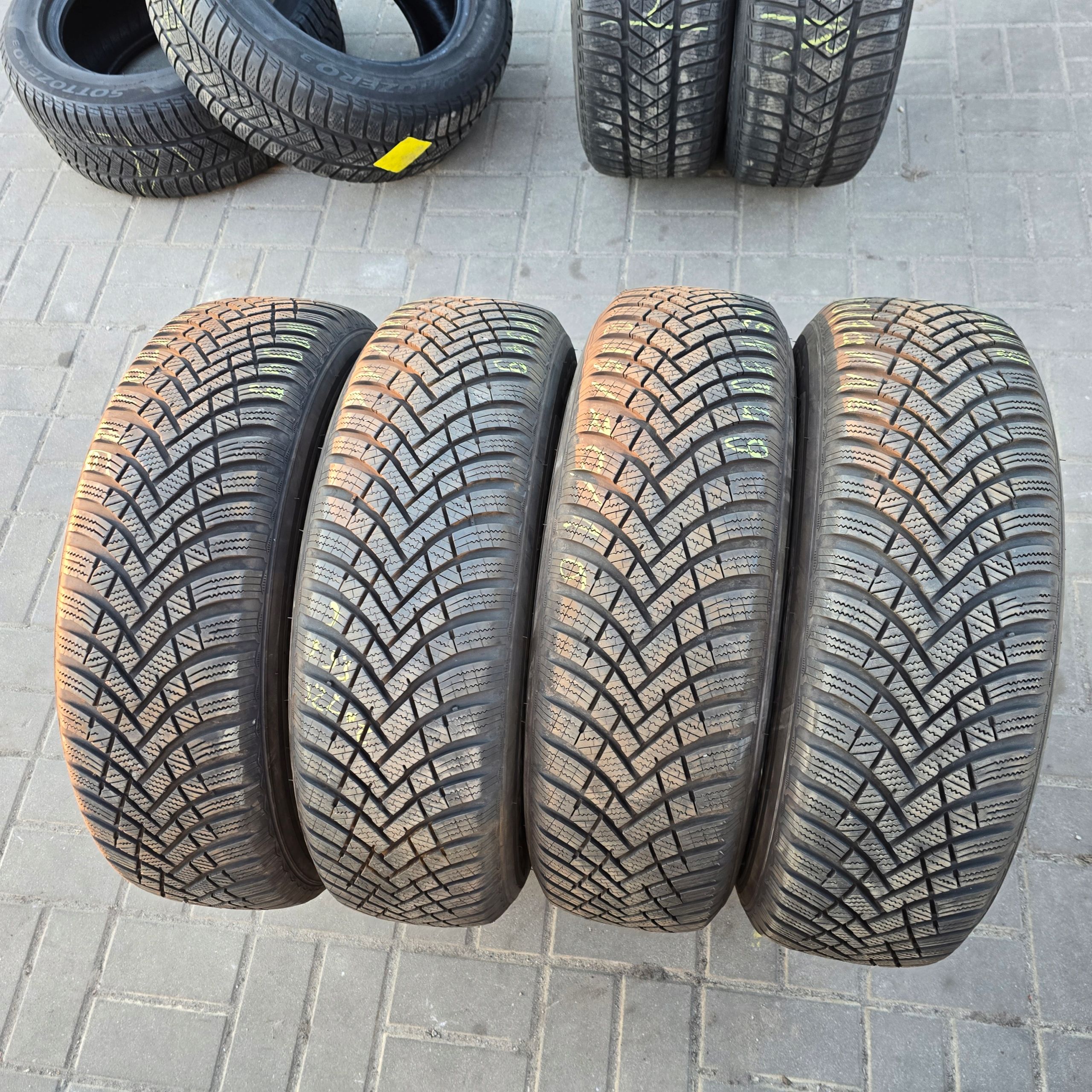 Hankook Winter i*cept RS3 215/70R16 100T 23R 4X