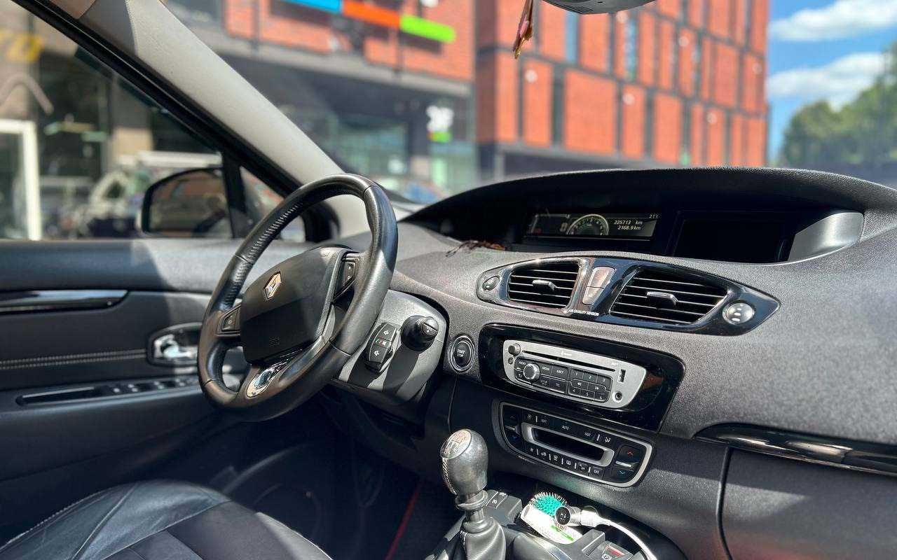 Renault Megane Scenic 2013