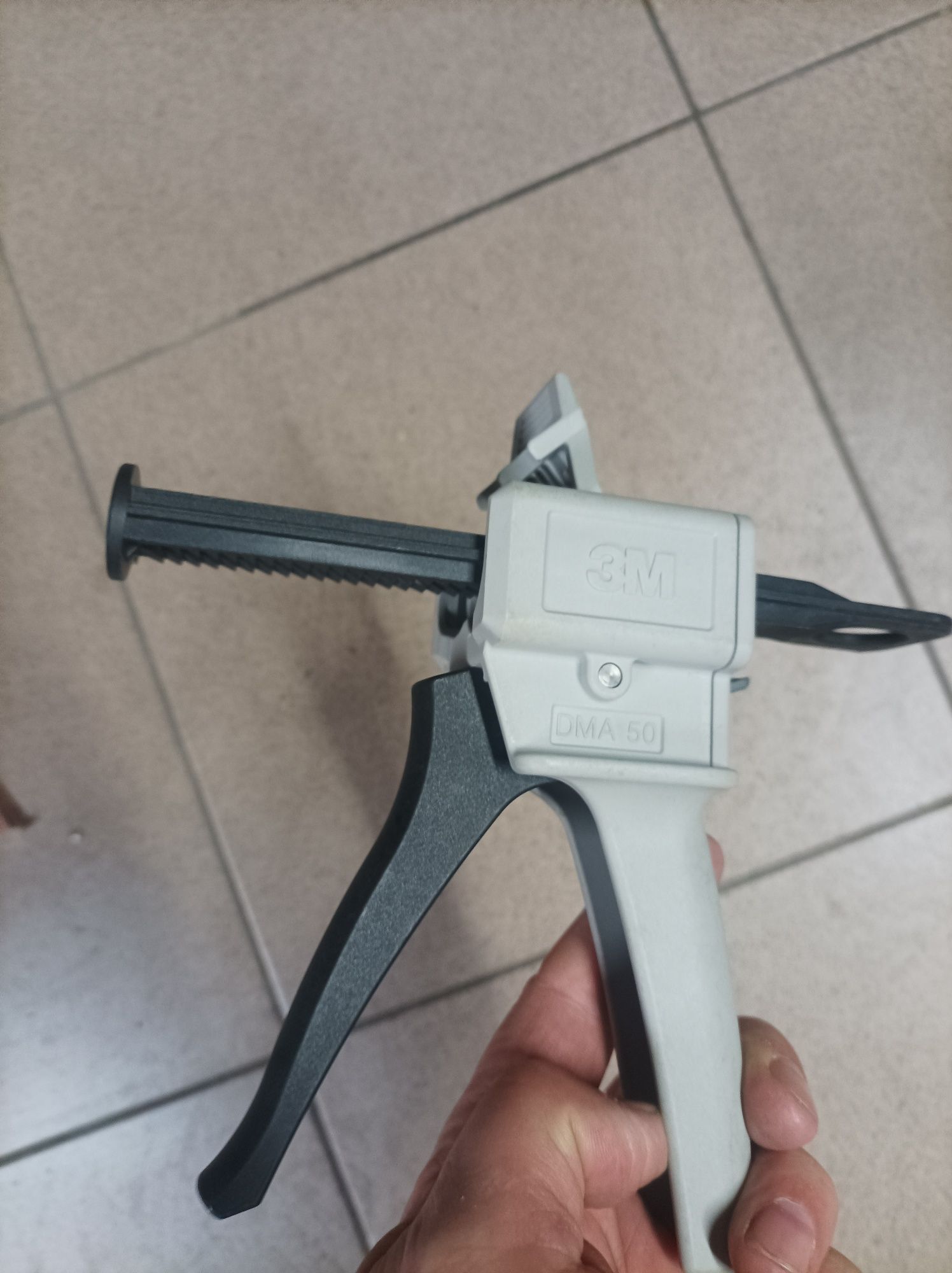 Pistolet do kleju epoksydowego
