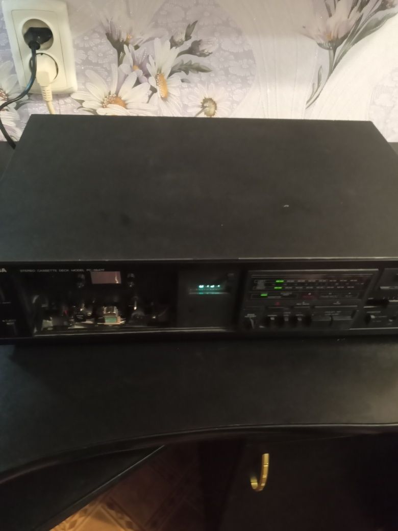 Продается кассетная дека TOSHIBA PC-5847F