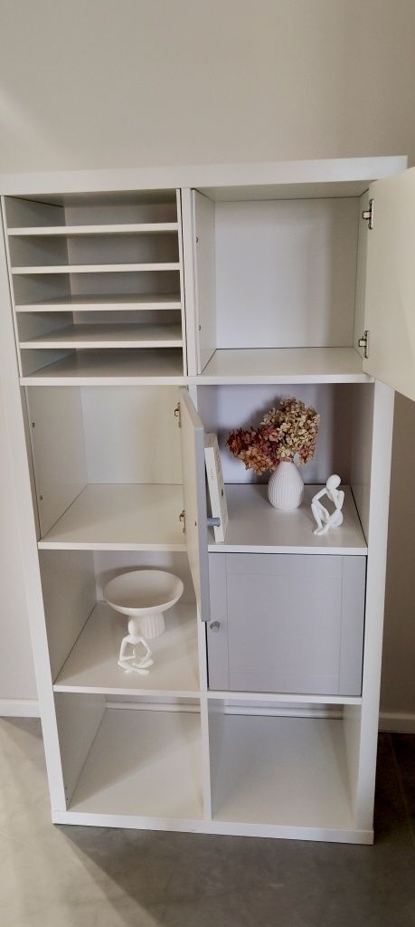 Kallax regał IKEA 2x4 z czterema wkładami