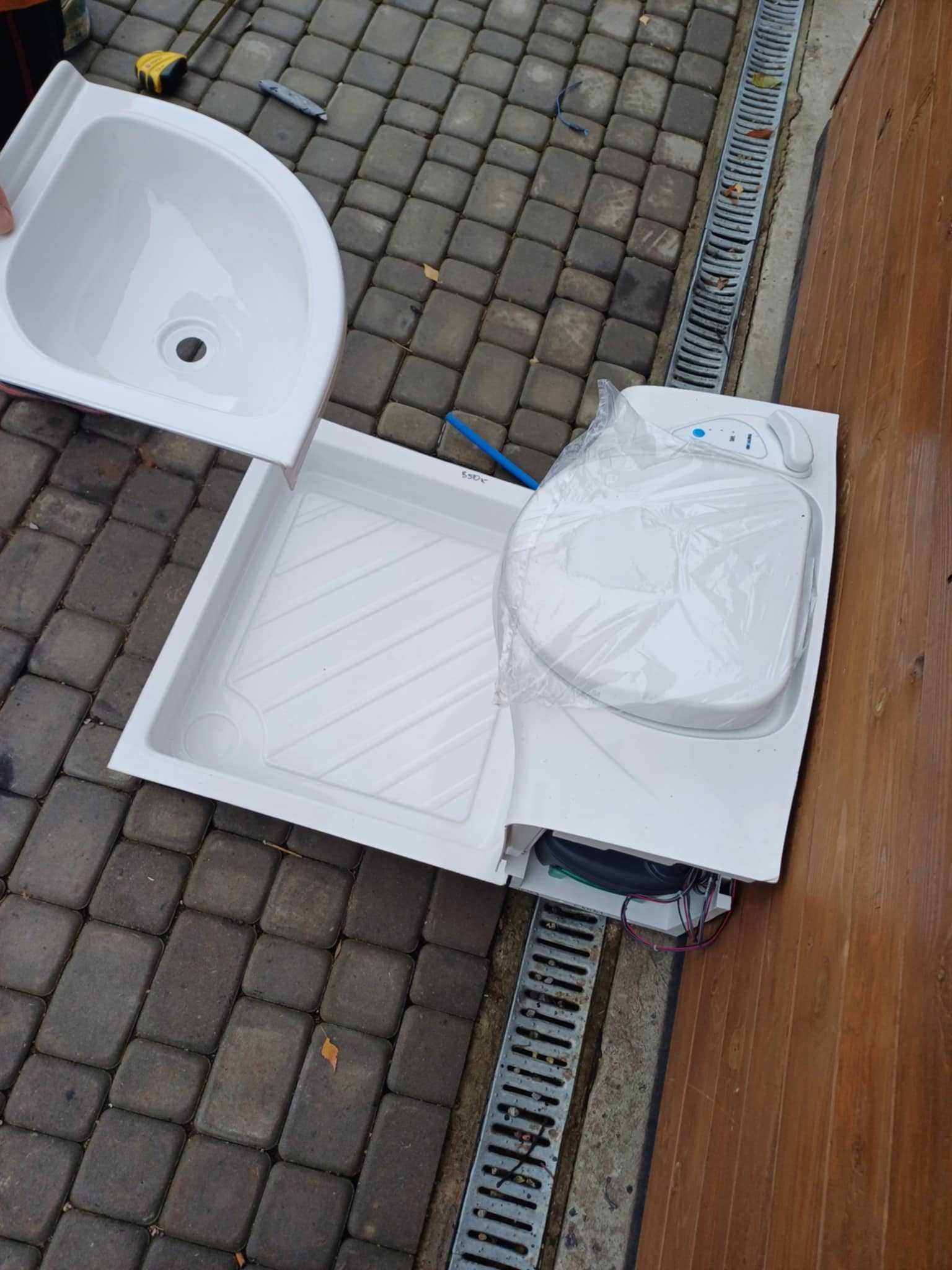 Łazienka pryczepa kempingowa kamper