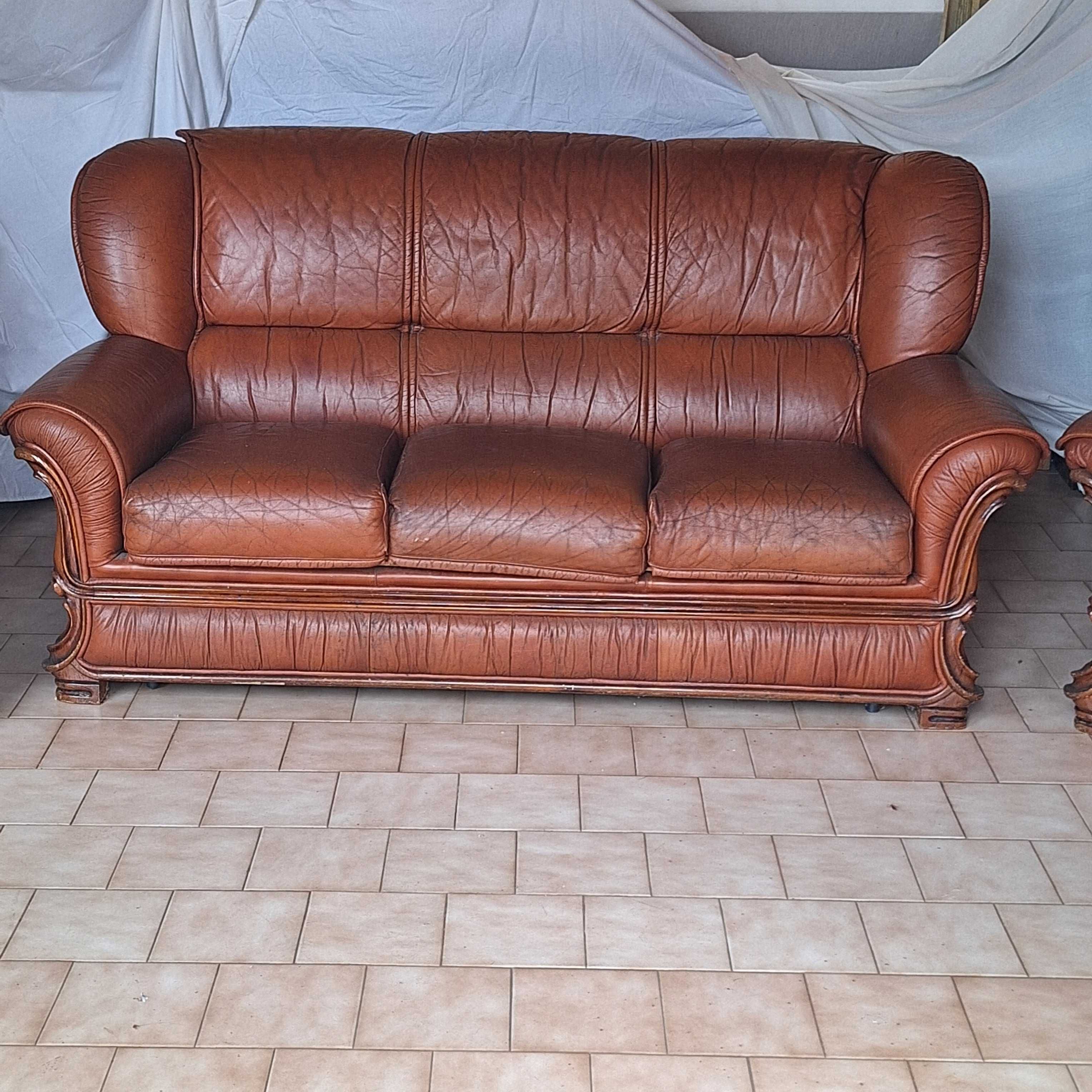 Conjunto de Sofás em Pele