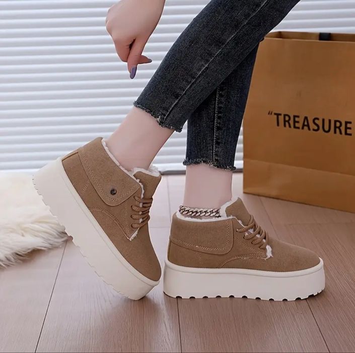 Жіночі зимові ботінки, уггі