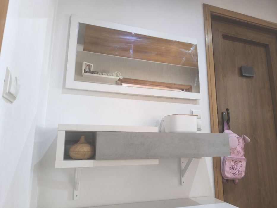 Móvel de entrada com espelho