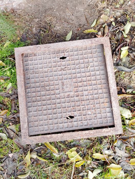 Właz żeliwny pokrywa dekiel