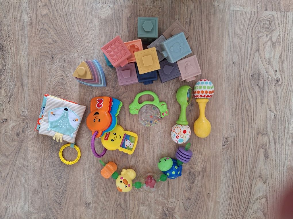 Zestaw zabawek FisherPrice i silikonowe dla maluszka