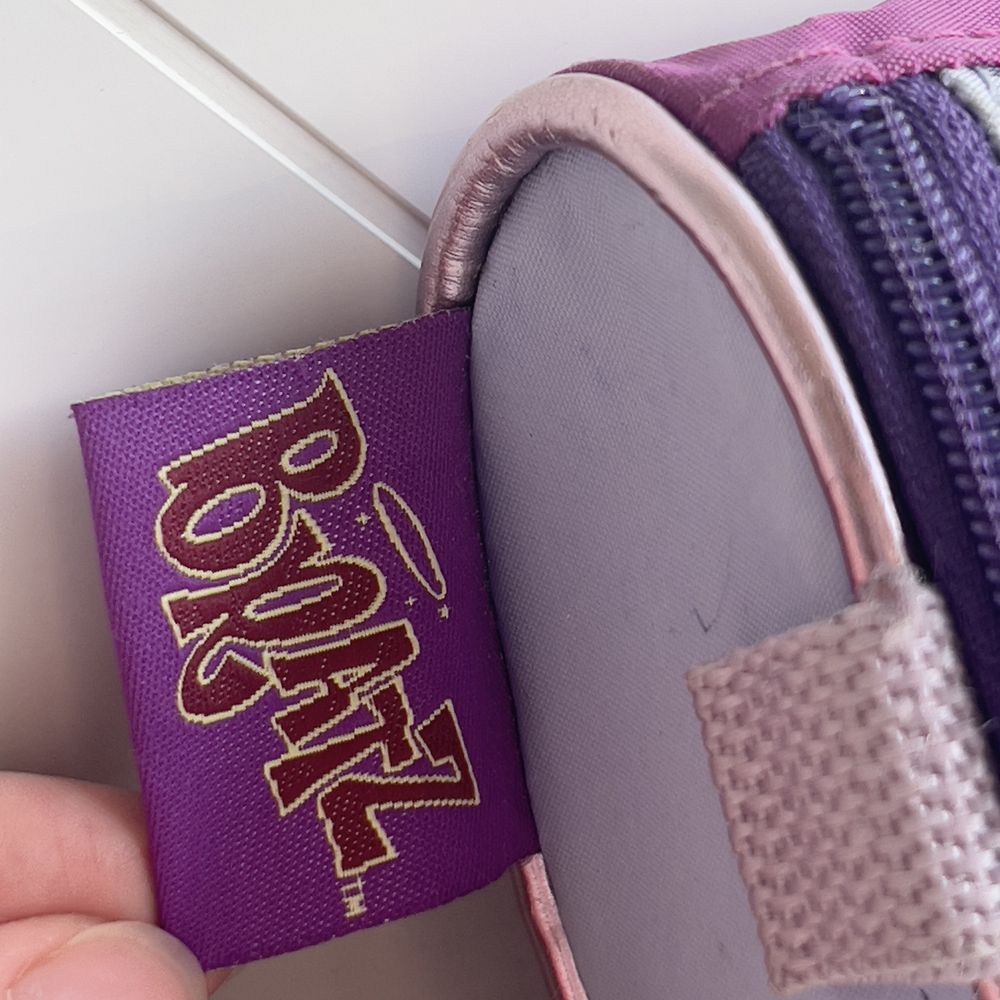 Школьный пенал Bratz в нормальном состоянии