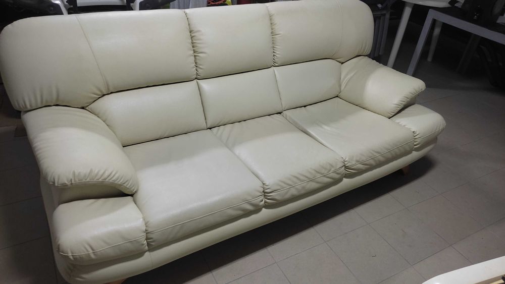 Sofa 3 lugares pele beige