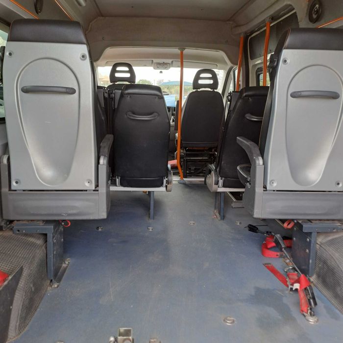 Fiat Ducato com plataforma para cadeira de rodas em bom estado