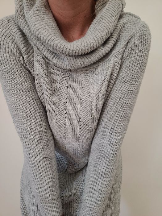 Szara sweterkowa sukienka z golfem długi sweter Miss Selfridge