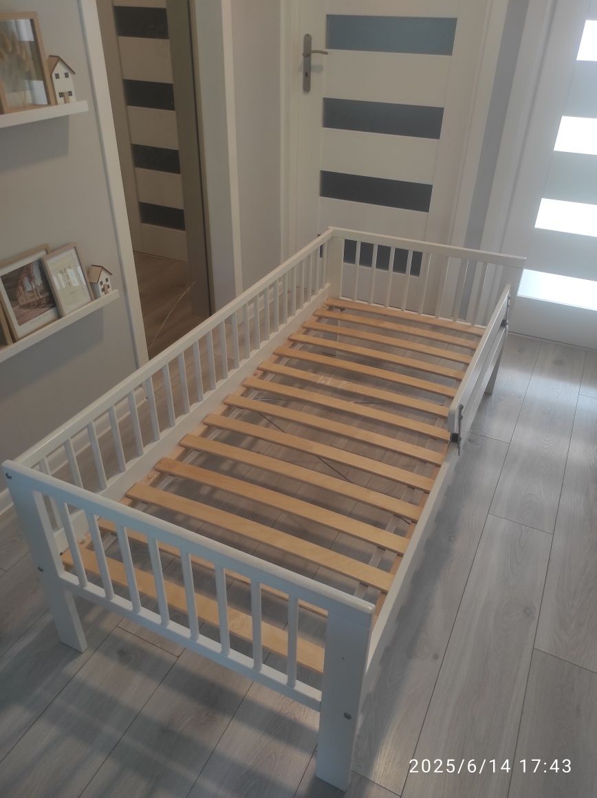 Łóżko dziecięce 70x160 IKEA z materacem.