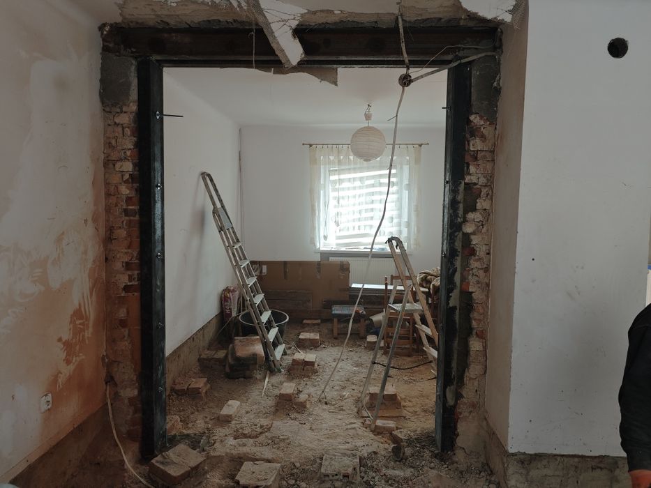 Montaż podciągów stalowych. Wyburzanie ścian nośnych. Konstrukcje stal