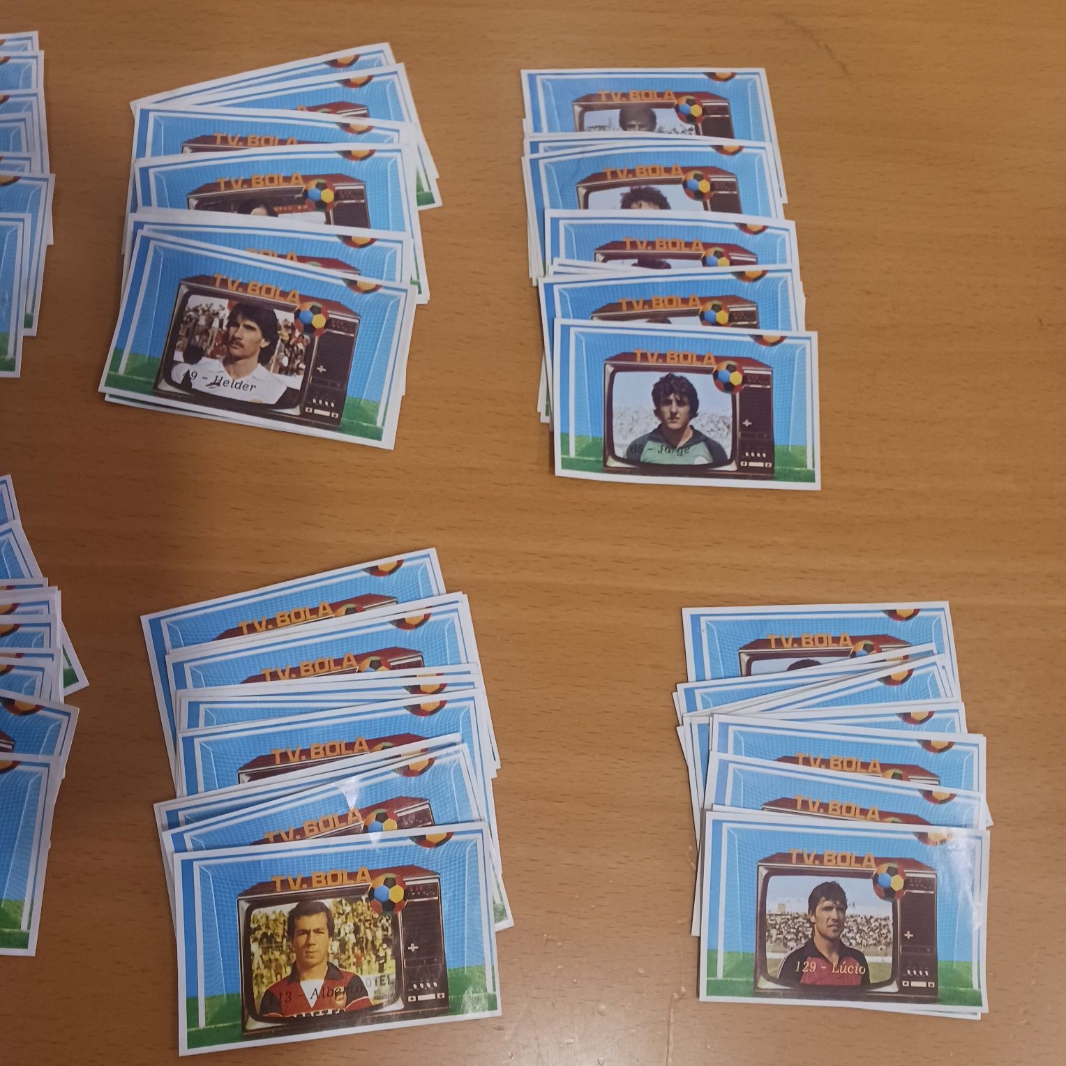 200 Cromos TV Bola diferentes