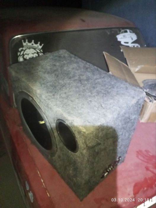 Продам саб,в хорошему состояние,динамик и уселок новые