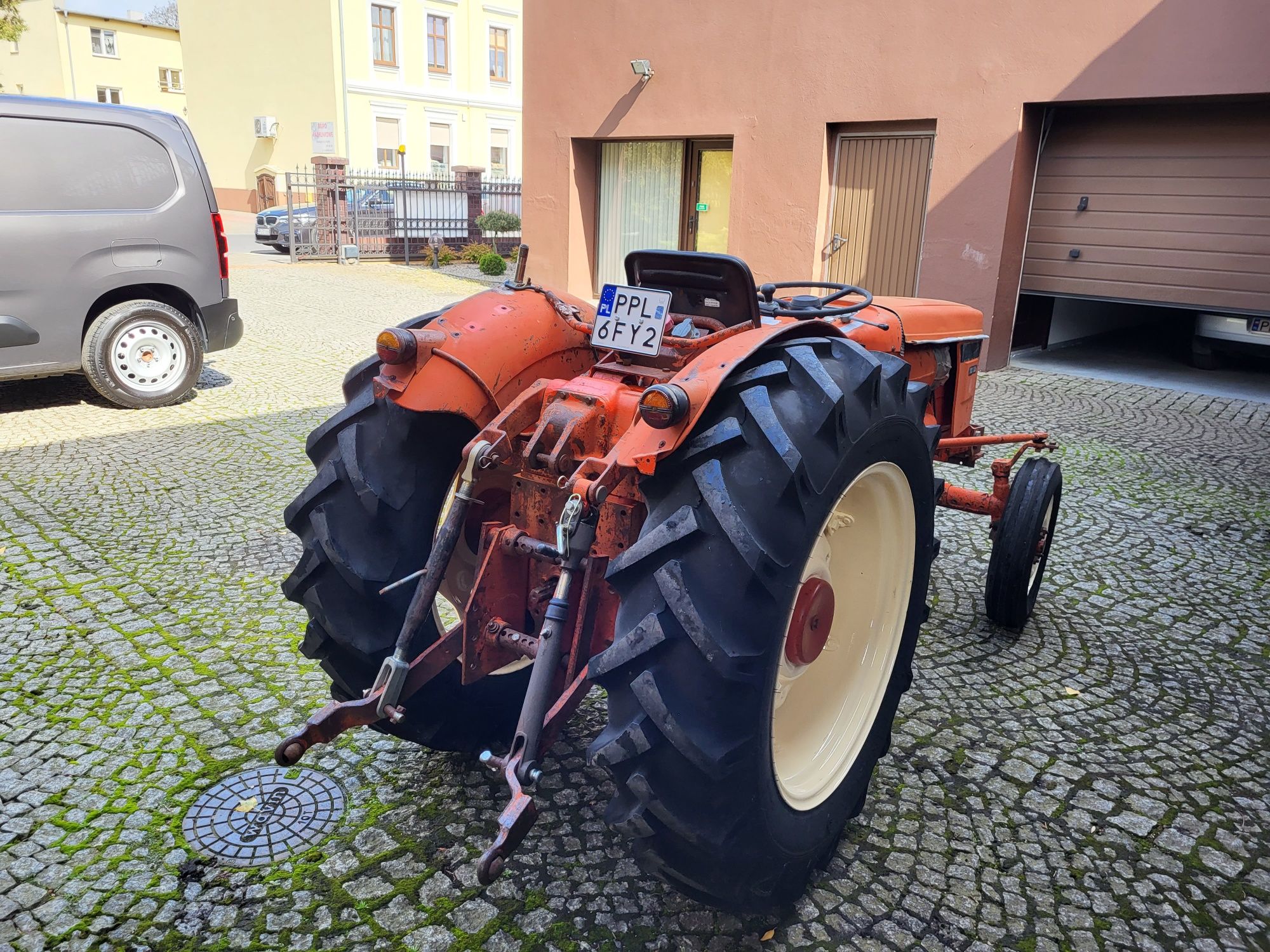 Ciągnik traktor sadowniczy Renault 60 silnik ogrodnik  fendt mwm