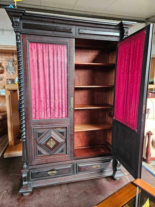 Excelente livreiro antigo em madeira maciça - Muito bom estad