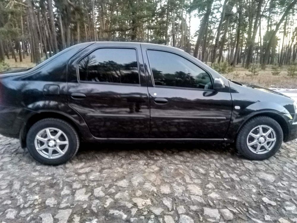 Автомобіль Renault Logan