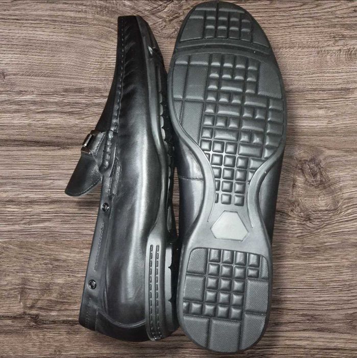 Чоловічі нові туфлі, 45 розмір , на вузеньку ногу.