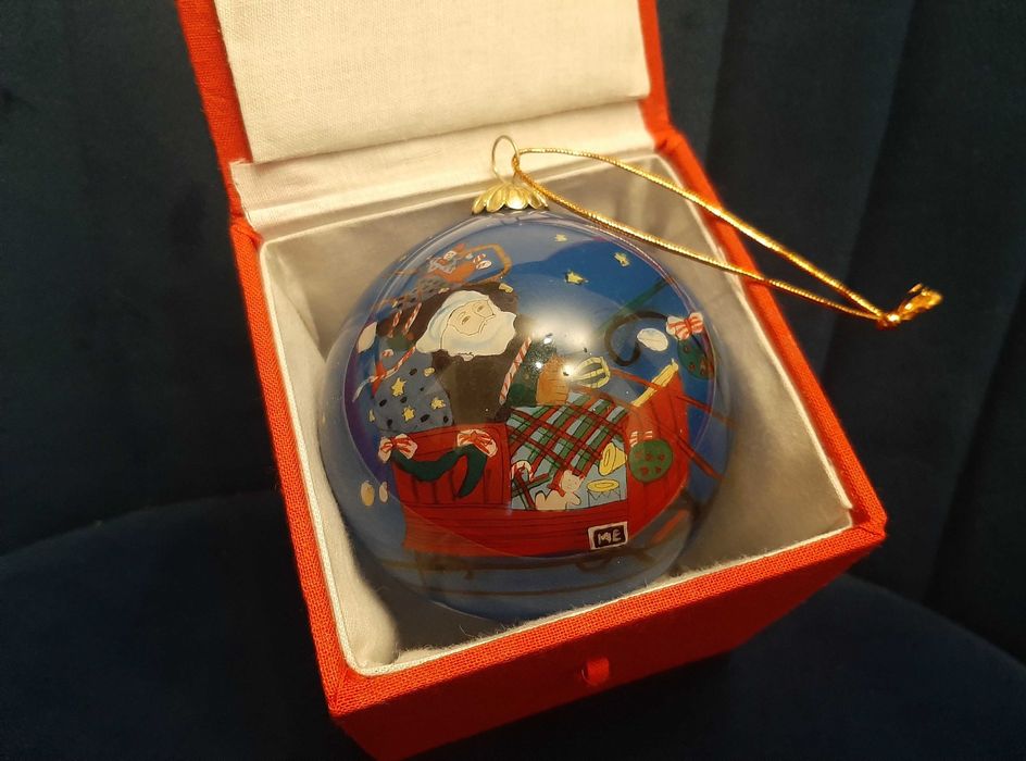 Stara, porcelanowa bombka