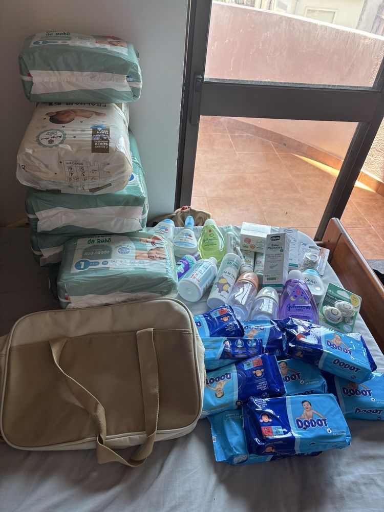 Coisas de bebe fraldas, lencos, irens de higiene, bolsa maternidadeetc