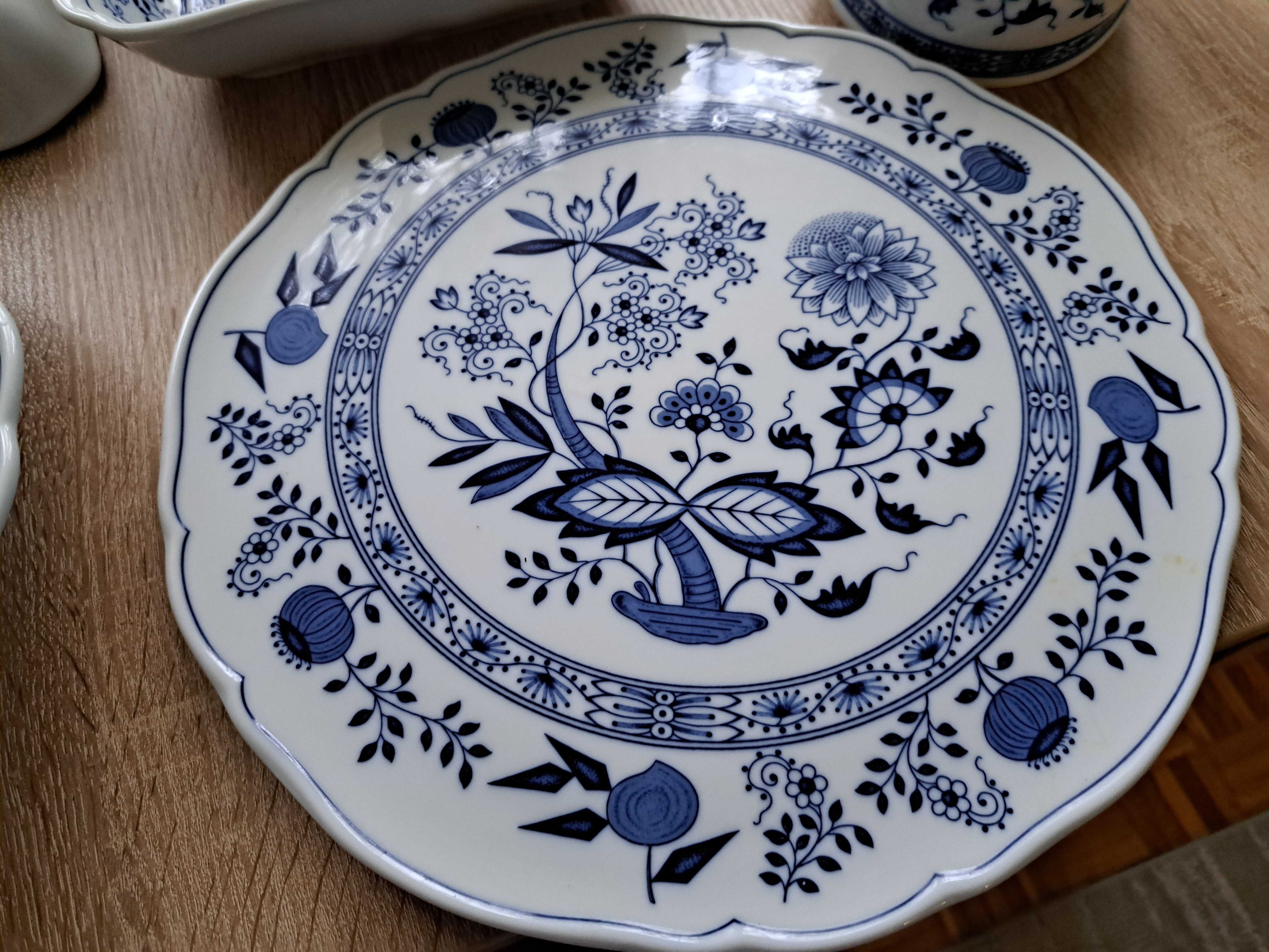 Zestaw serwis niemiecka porcelana wzór cebulowy, dla 6 osób ok.50szt