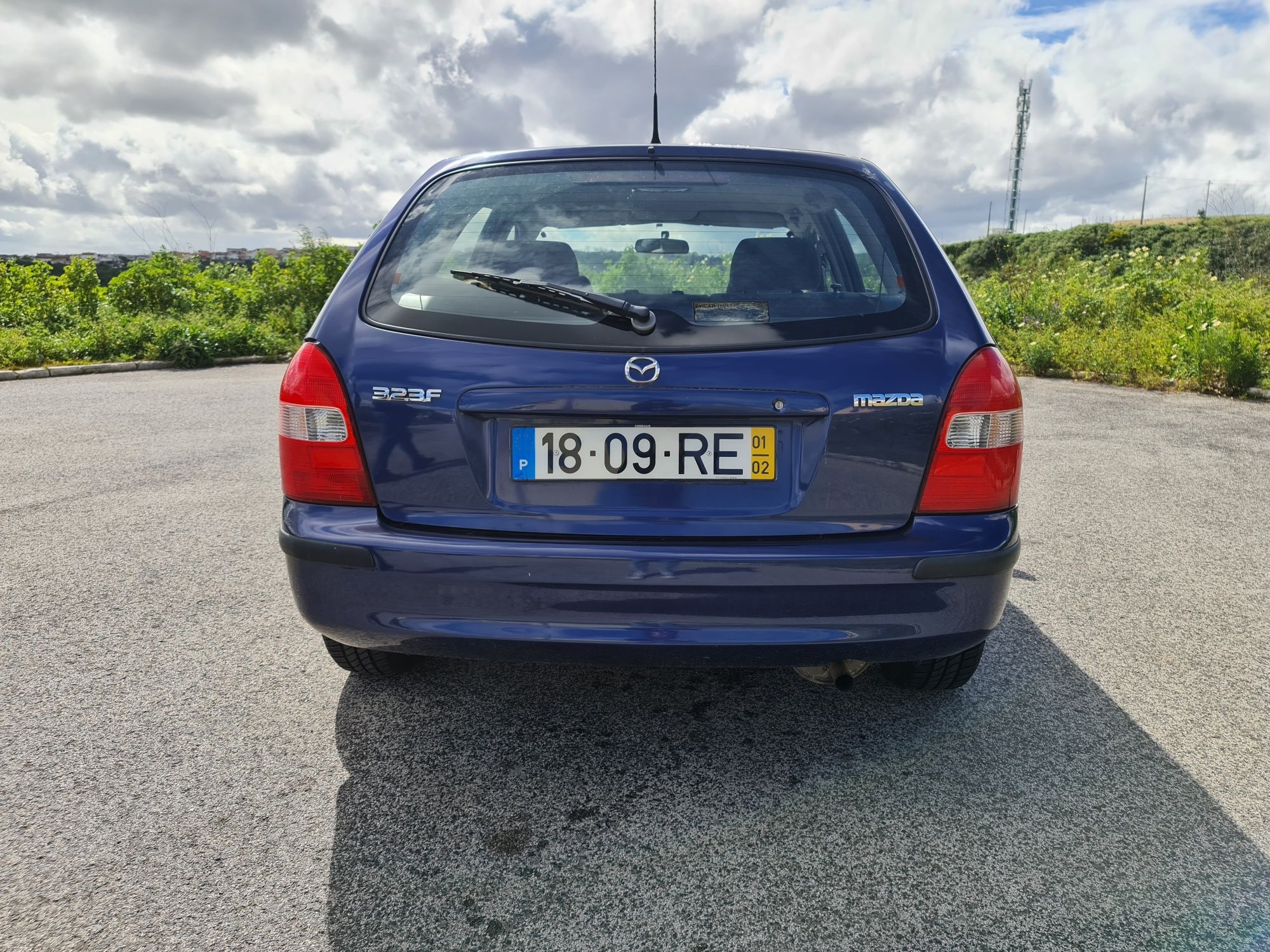 Mazda 323 GT com 145mil km