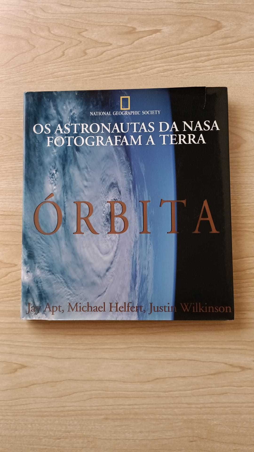 Livro Órbita Astronautas fotografam a terra