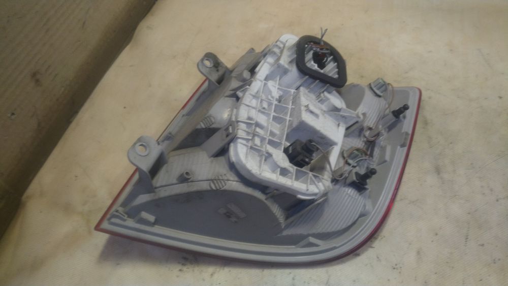 ) Skoda Rapid lampa lewa tylna HB