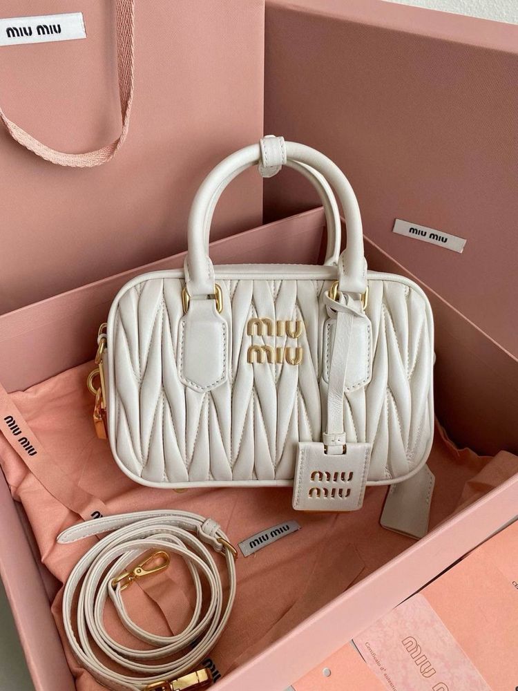 Сумка в стилі Miu Miu міу міу плетена боулінг-сумка у форматі бокс-бег