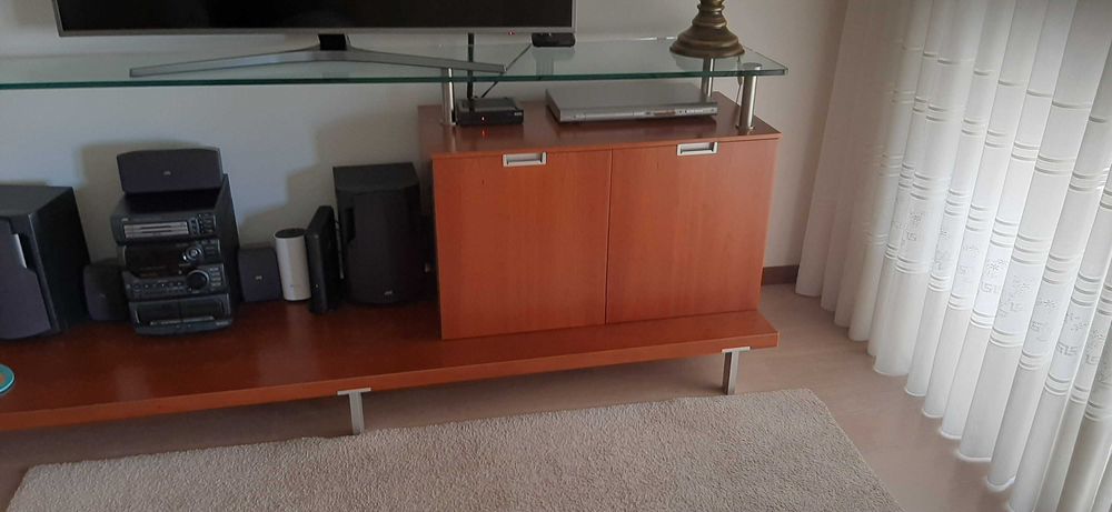 Móvel de sala de estar para colocação de aparelhos Multimédia