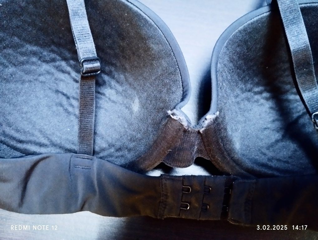 Czarny biustonosz w dobrym stanie. Push up 65B