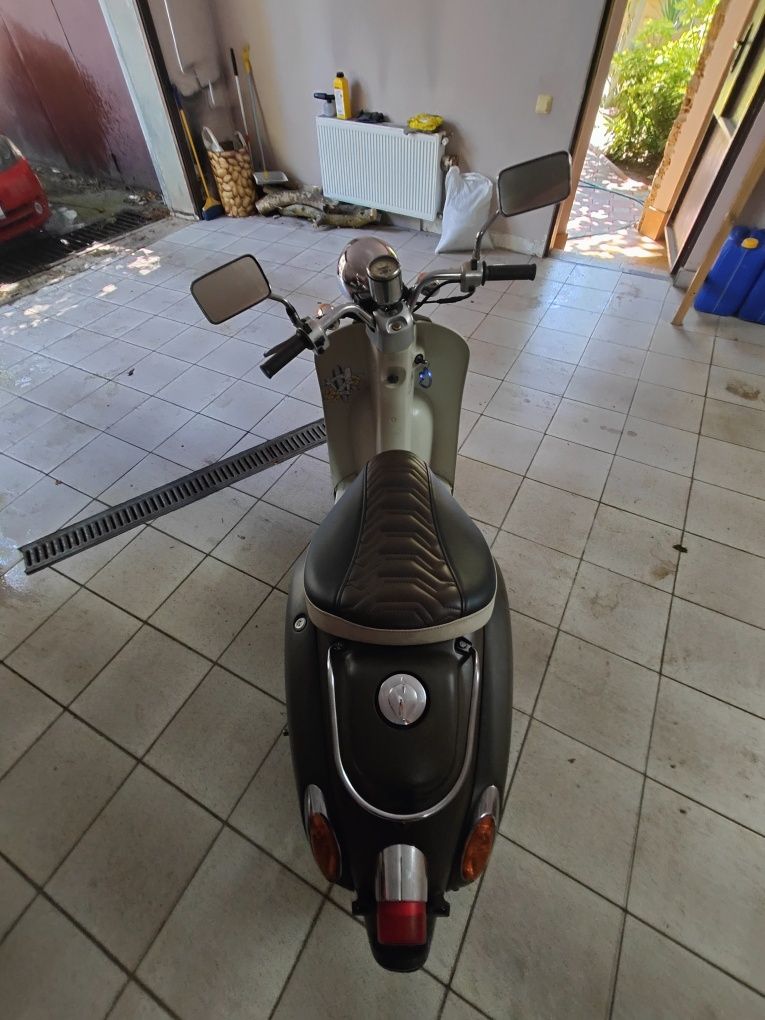 Продам ретро скутер Honda Crea4