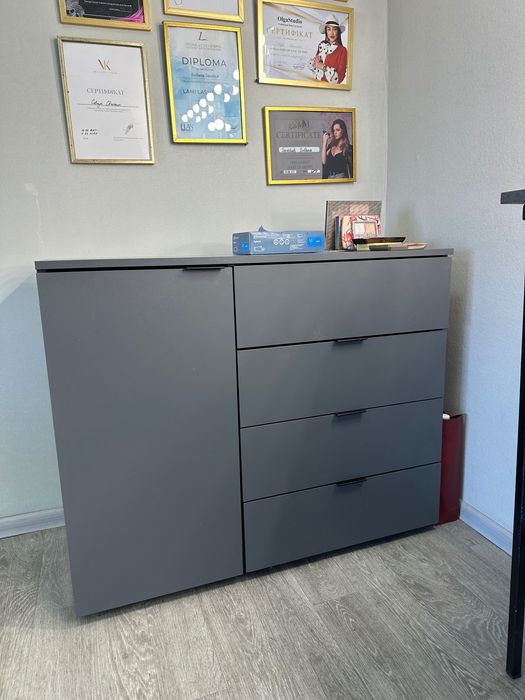 Комод шафа для речей предметів