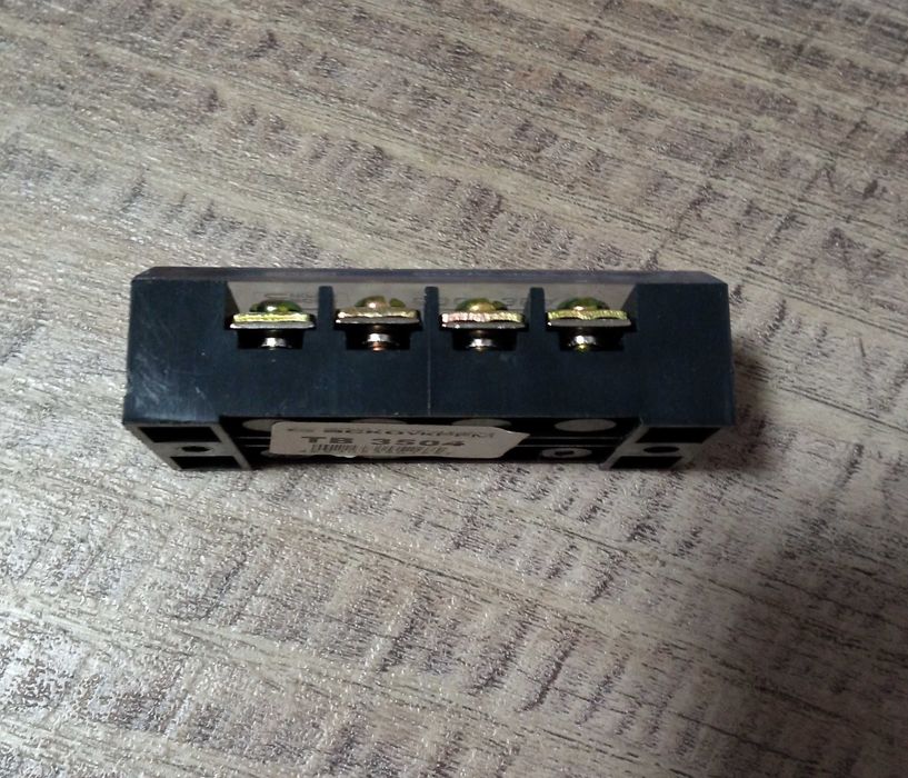 Клеммна колодка в корпусі TB 3504
