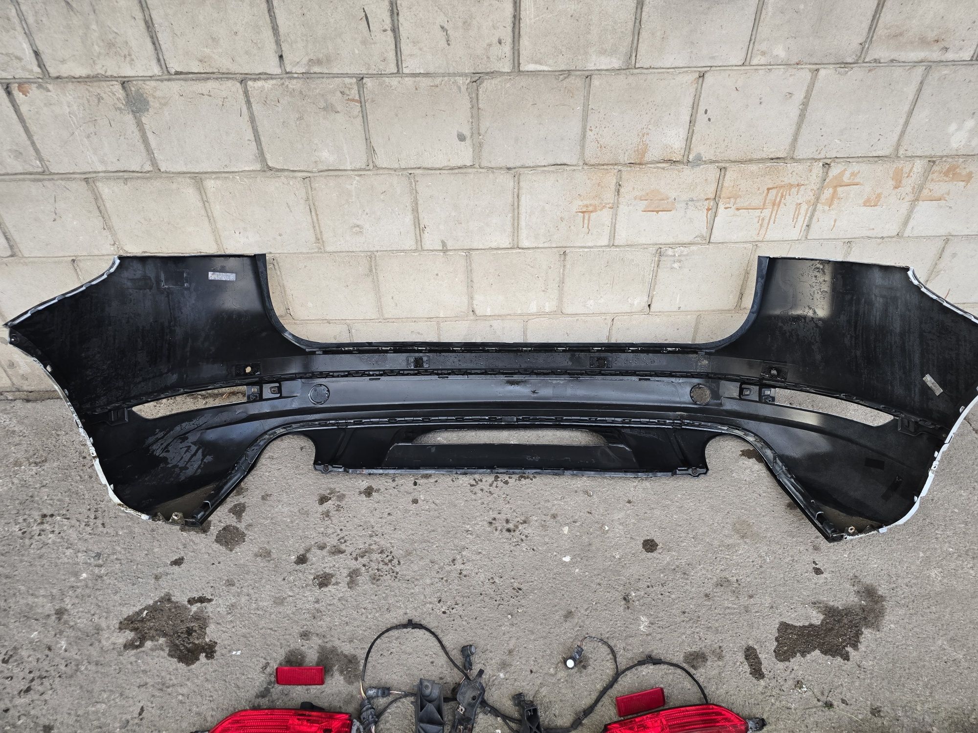 Zderzak tył Vw Touareg II 7p R-line 10-14r bialy kompletny