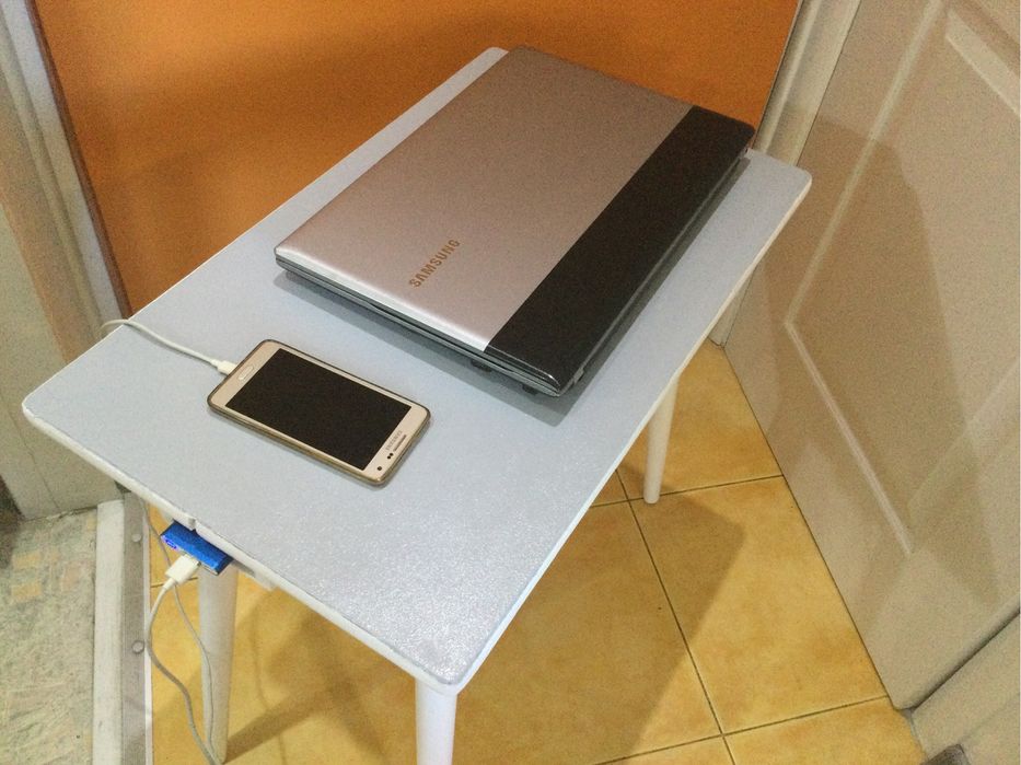 Журнальный, компьютерный столик.