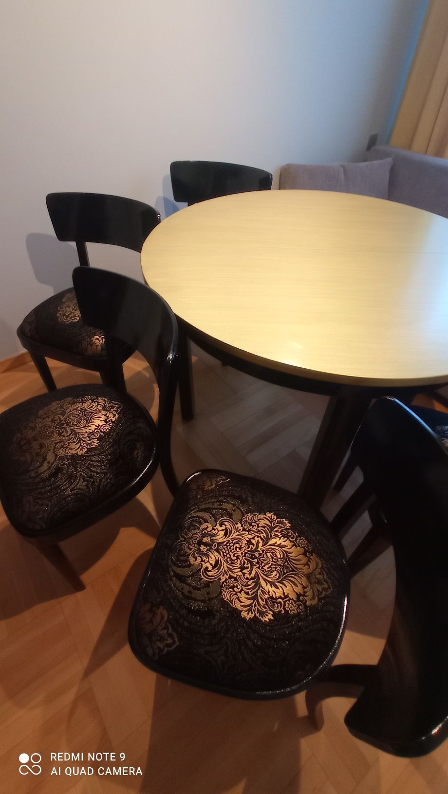 Stół + 5 krzeseł Thonet po renowacji.